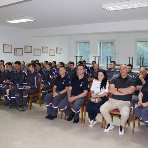 Podelitev čina 28 novim gasilcem in gasilkam
