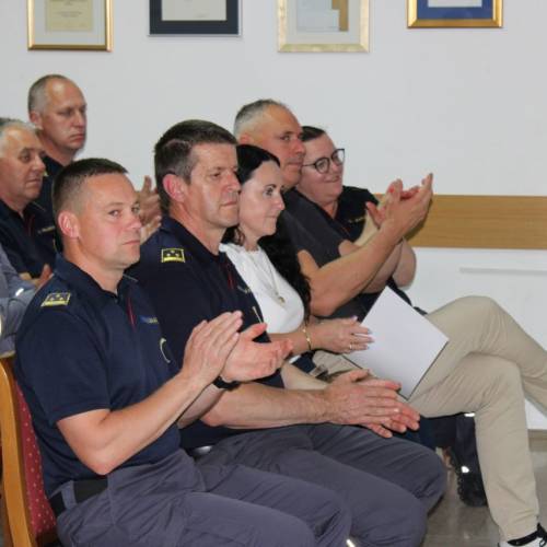Podelitev čina 28 novim gasilcem in gasilkam